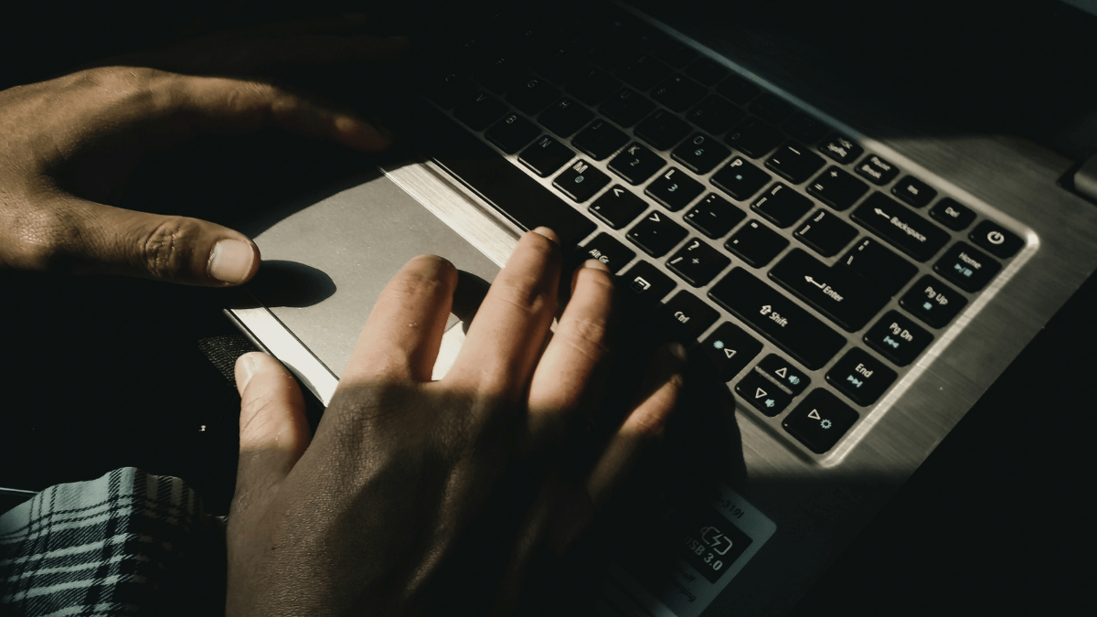Como criminosos usam apps de relacionamento para roubar biometrias - QTU Questões do Universo