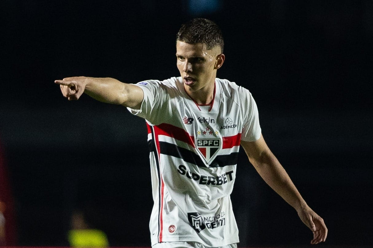 Gustavo Santana faz 1º gol pelo São Paulo e imita Raphinha na comemoração - QTU Questões do Universo
