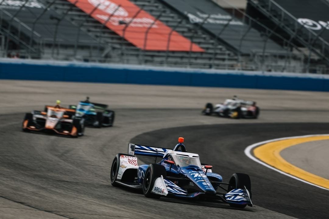 Indy limita corrida de Milwaukee até 21h30 após chuva - QTU Questões do Universo