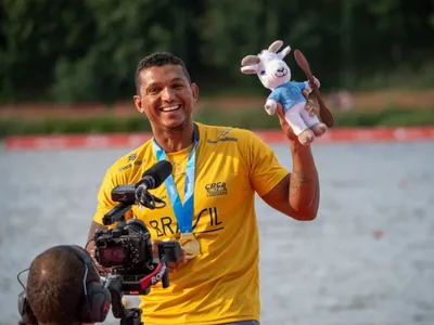 Isaquias Queiroz conquista 8º ouro no Mundial de Canoagem