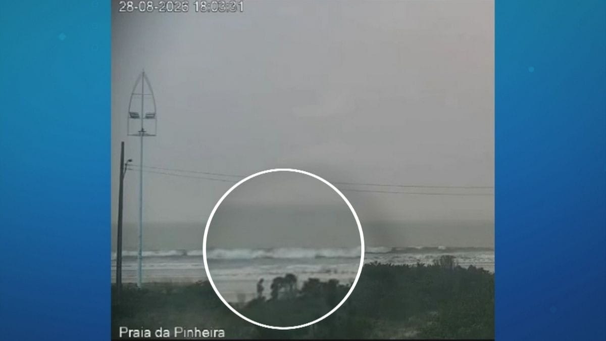 SC: Turista de 39 anos morre após ser atingida por raio na cabeça em praia
