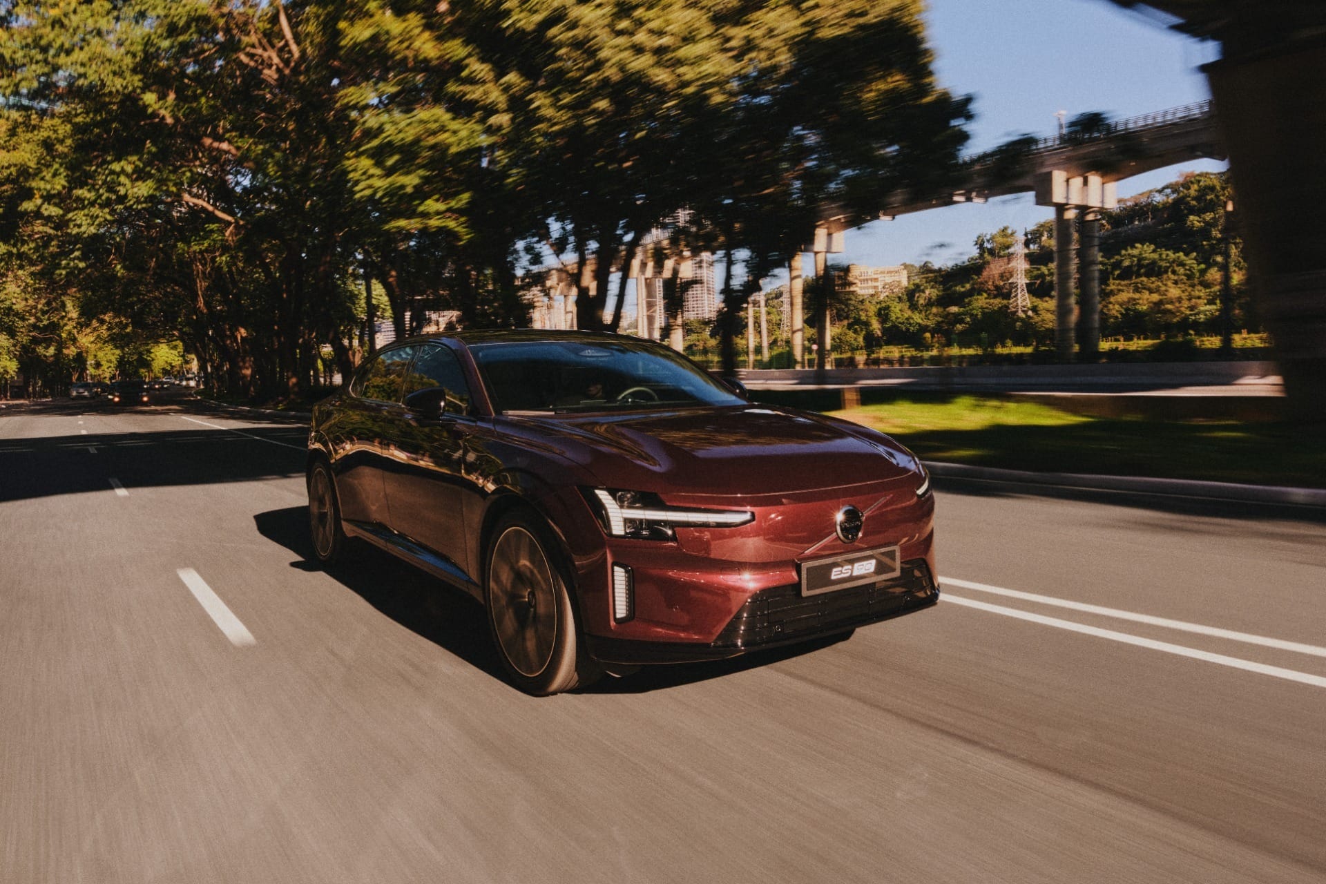 Novo sedã da Volvo tem 680 cv, 524 km de autonomia e custa R$ 660 mil - QTU Questões do Universo