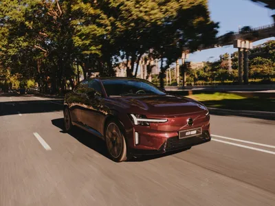 Novo sedã da Volvo tem 680 cv, 524 km de autonomia e custa R$ 660 mil