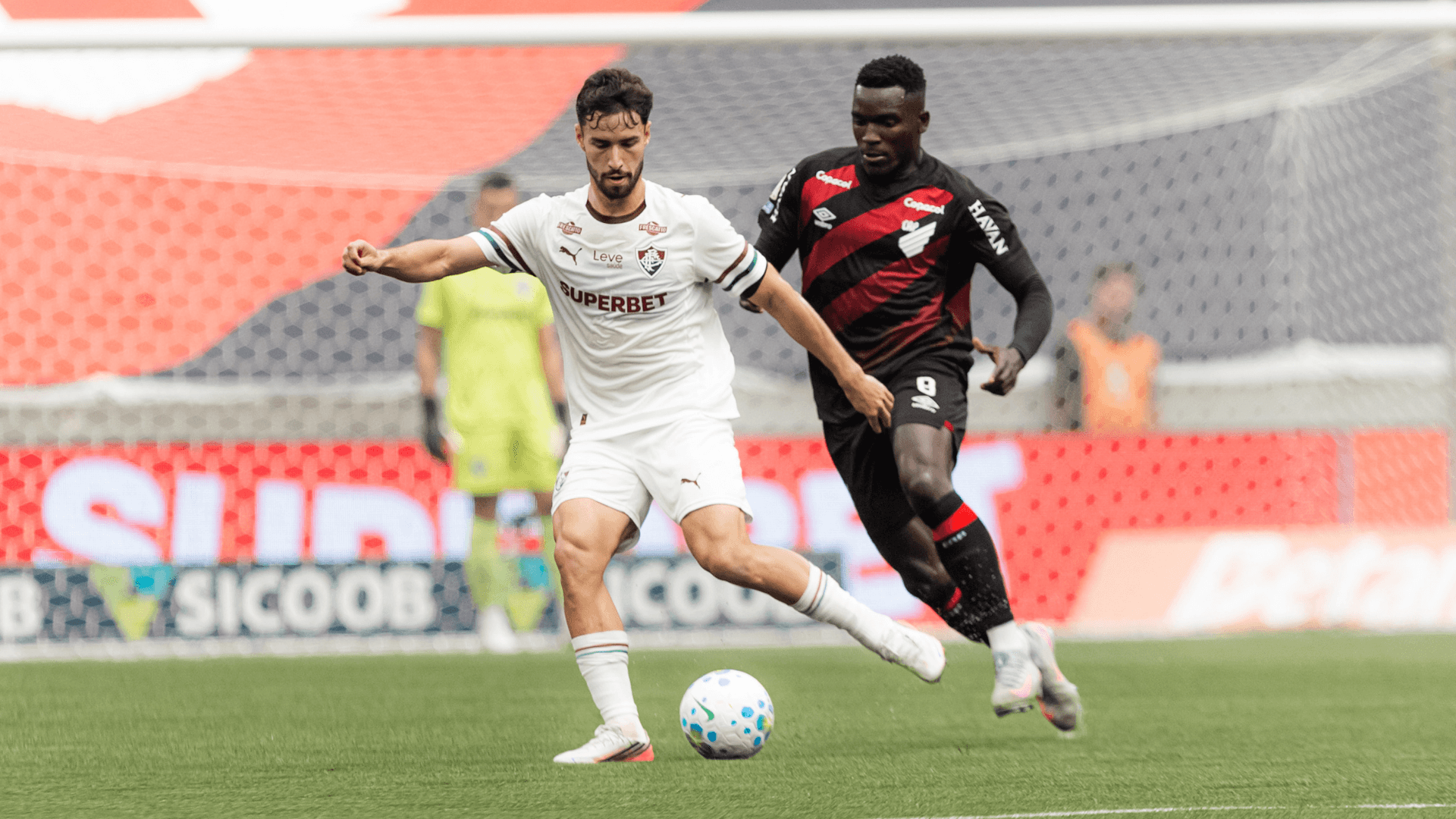 Em jogo de seis gols, Athletico busca empate no fim contra o Fluminense