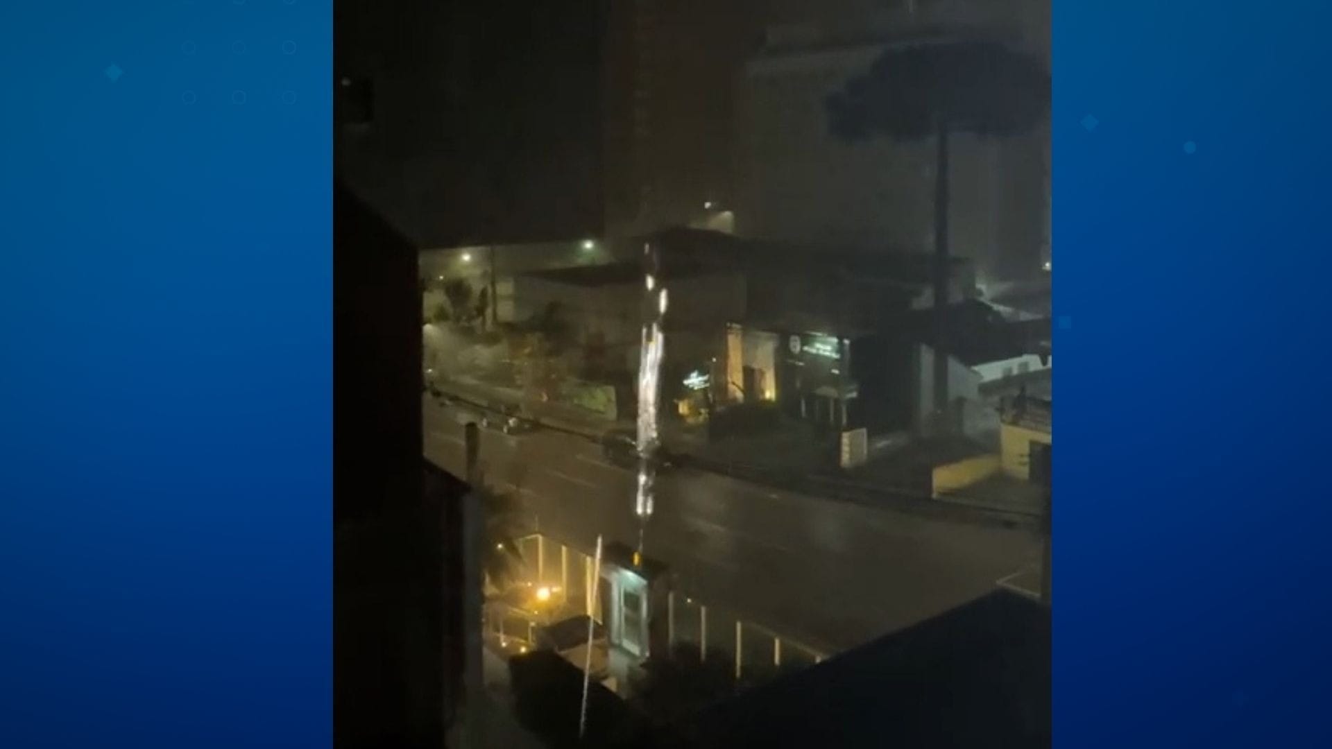 Temporal com granizo atinge Curitiba e deixa tempo instável