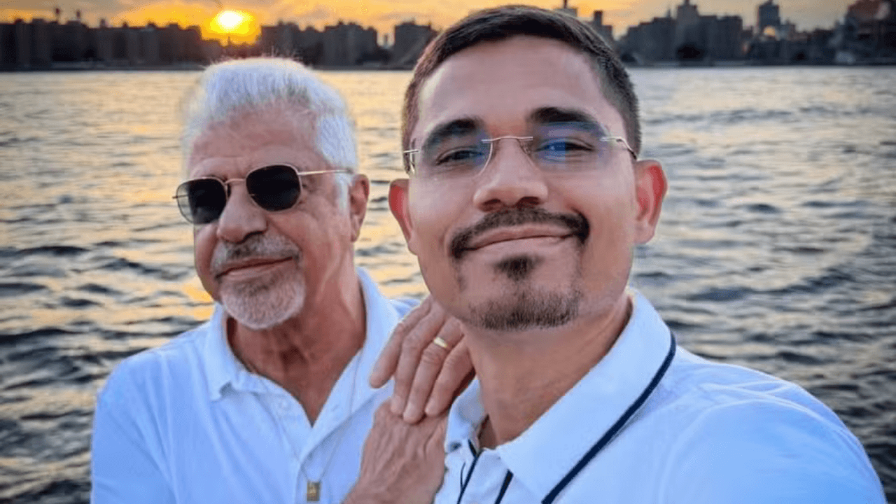 Lulu Santos faz viagem romântica com marido e brinca com próprias músicas - QTU Questões do Universo