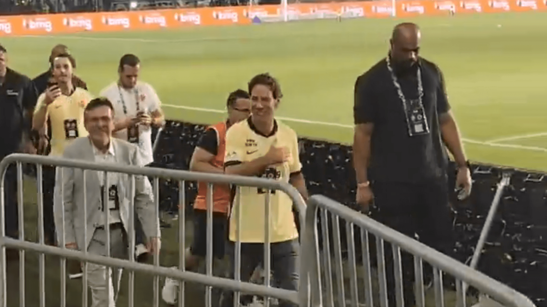 Marcos Lamacchia vai a São Januário e é ovacionado pela torcida do Vasco
