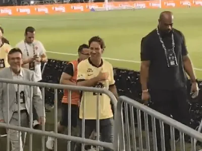 Marcos Lamacchia vai a São Januário e é ovacionado pela torcida do Vasco