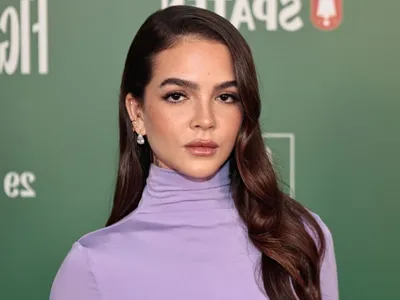 Mel Maia surge deslumbrante com vestido avaliado em mais de R$ 15 mil