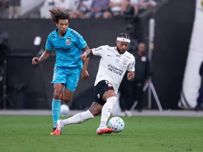 Torcida do Corinthians protesta após derrota para o Santos no Brasileirão