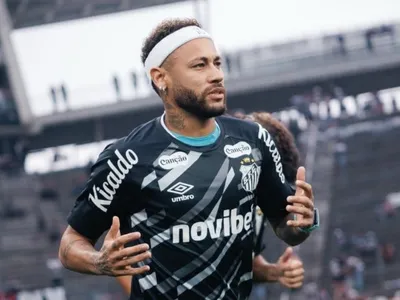 Homenagem? Neymar usa faixa ao estilo Memphis antes de clássico
