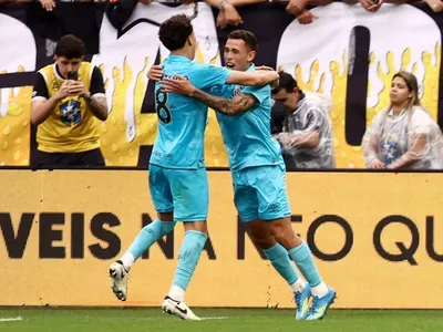 Com Neymar 'intenso', Santos vence Corinthians e se distancia do Z-4
