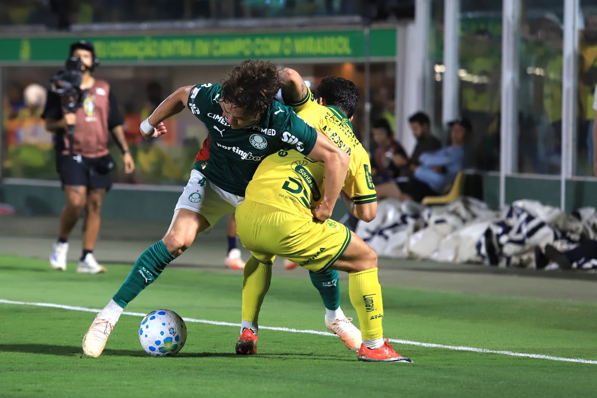 Palmeiras empata com o Mirassol e vê aproximação do Flamengo no Brasileirão