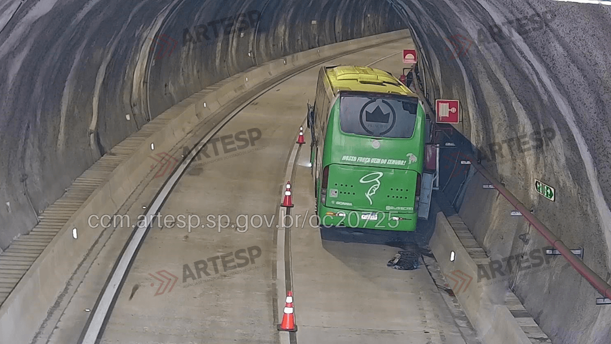 Ônibus com 49 passageiros fica 2h30 parado em túnel da tamoios após pane - QTU Questões do Universo