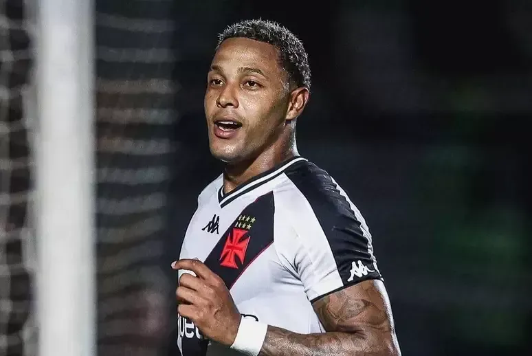 David Correa, do Vasco, é alvo de operação contra tráfico de drogas e armas