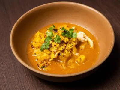 Mojica de pintado com jacaré acompanhada de farofa de banana-da-terra | Band Receitas
