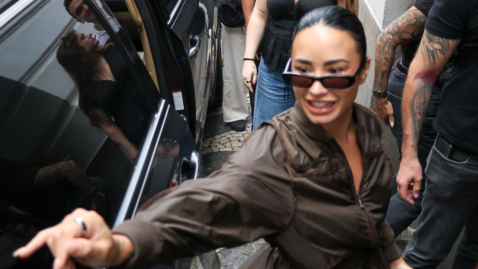 Demi Lovato passeia pelo Rio de Janeiro às vésperas de show no Rock in Rio