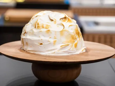 Baked alaska de café com leite | Band Receitas