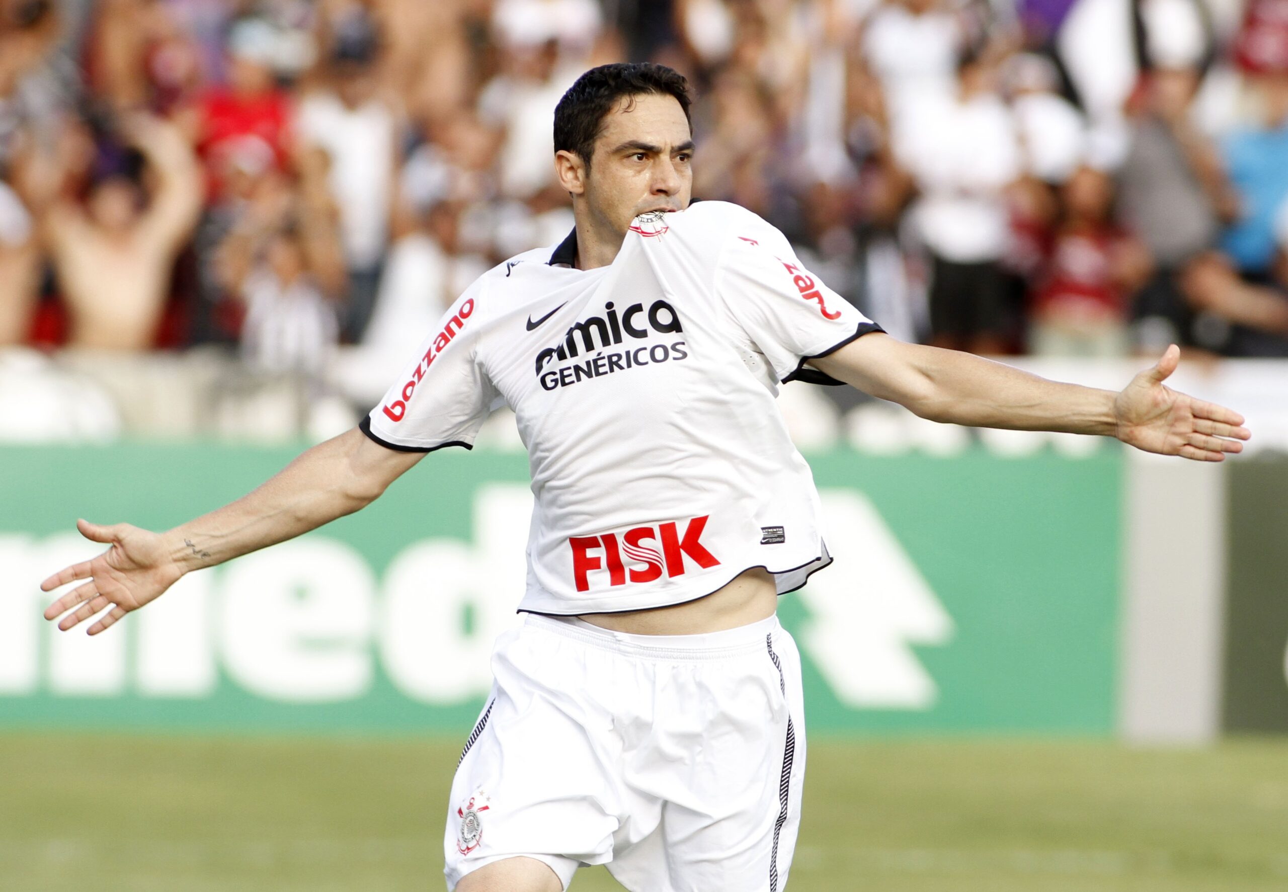 Chicão isenta Memphis de culpa, mas aponta erro em pênalti perdido