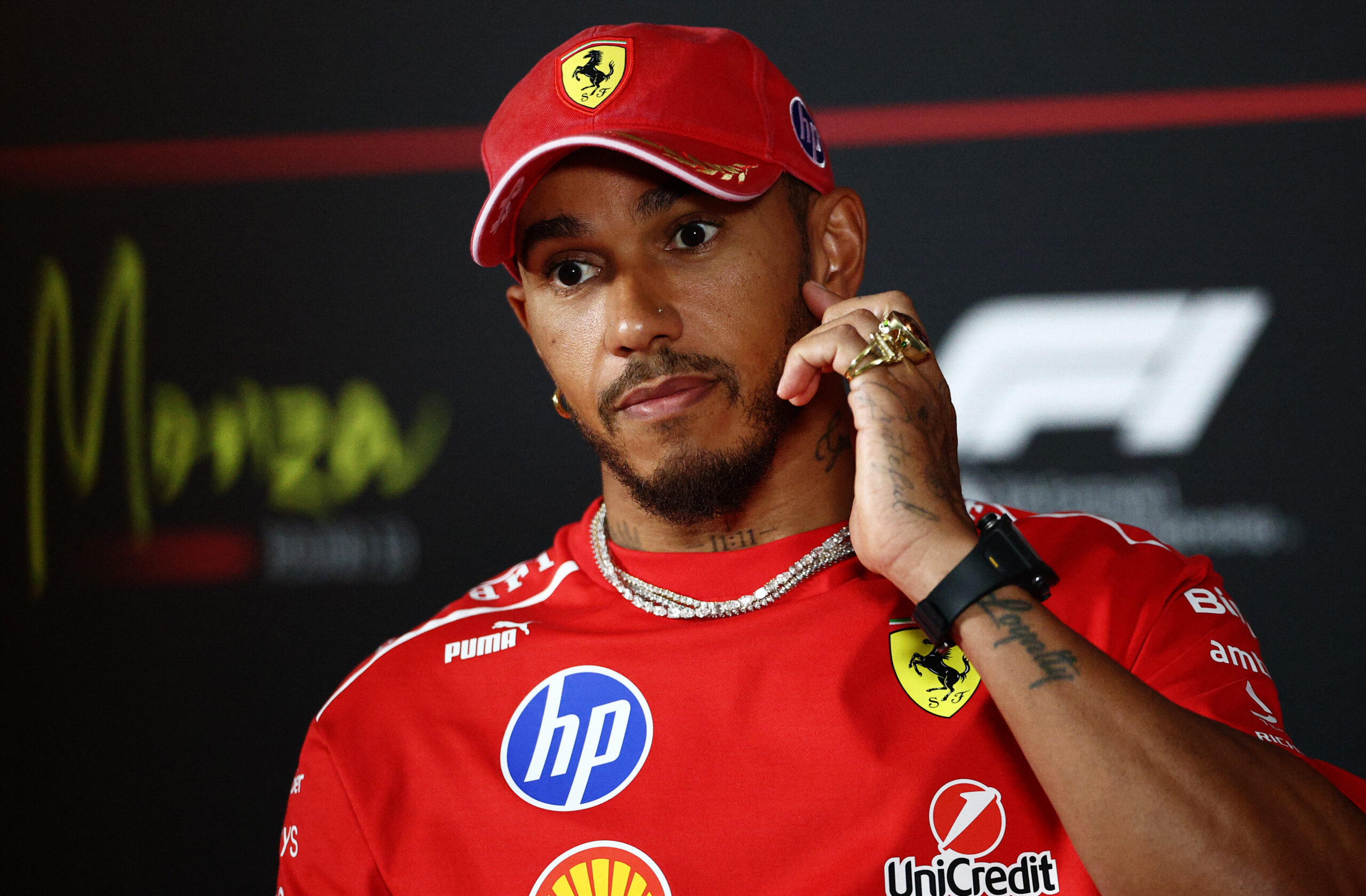 Hamilton nega ter pedido mudanças na Ferrari após vazamentos