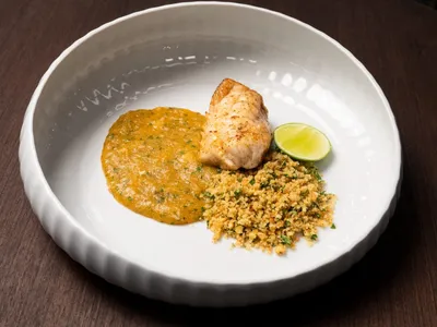 Peixe-sapo com pirão e farofa crocante | Band Receitas