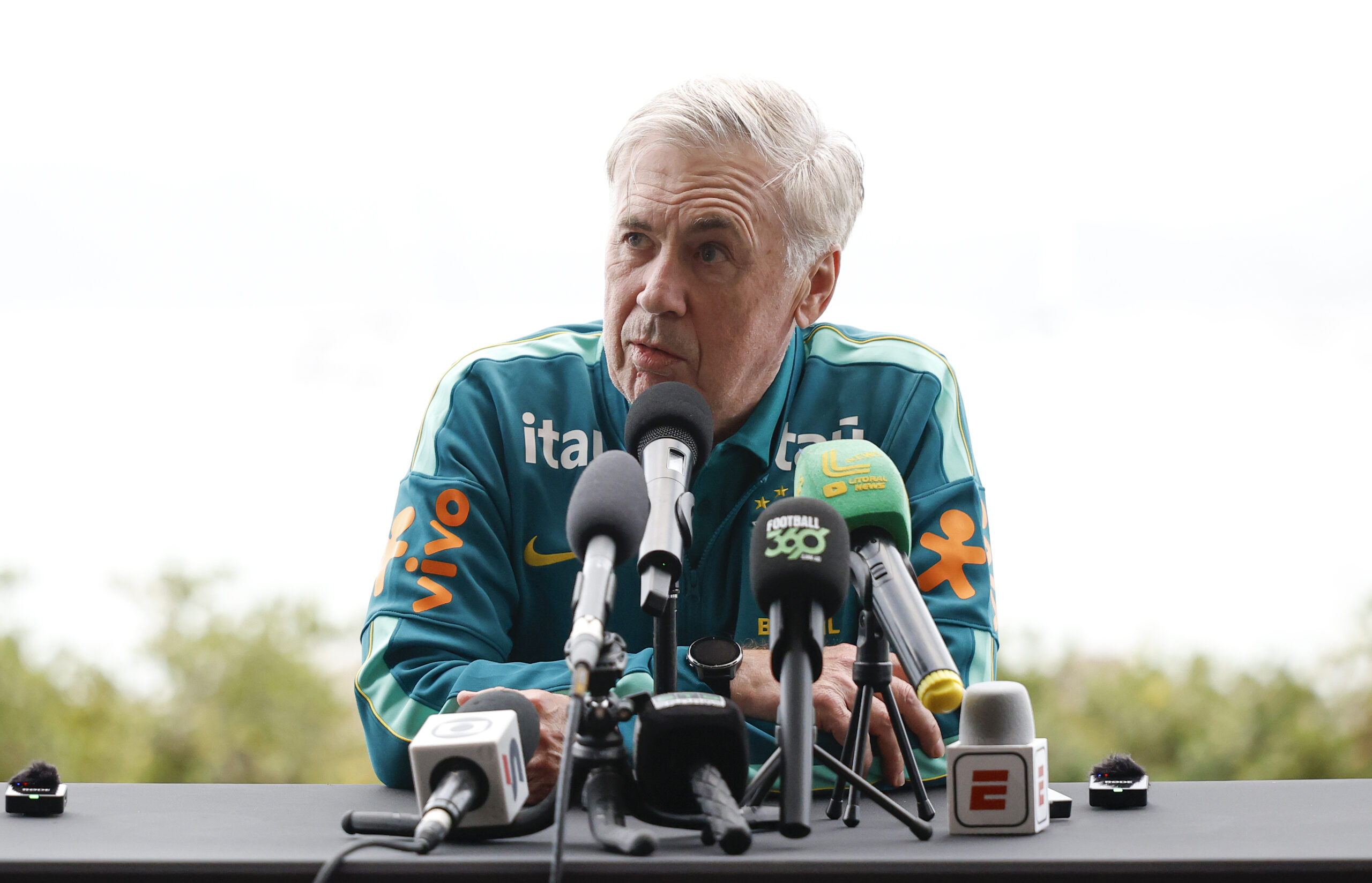 Ancelotti elogia Estêvão e fala sobre momentos de Raphinha e Vini Jr