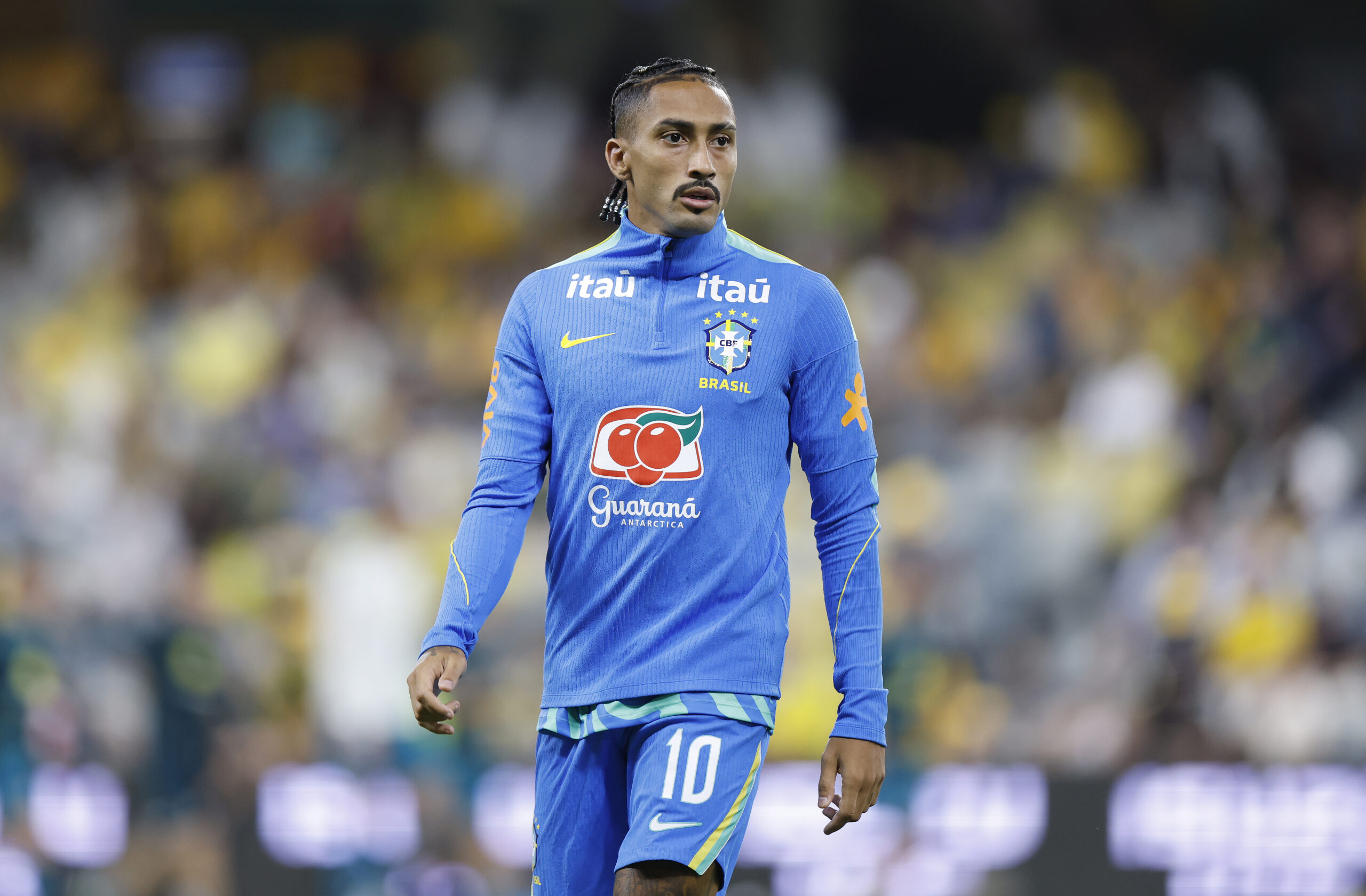 Raphinha cresce ao ser escalado como falso 9; veja números