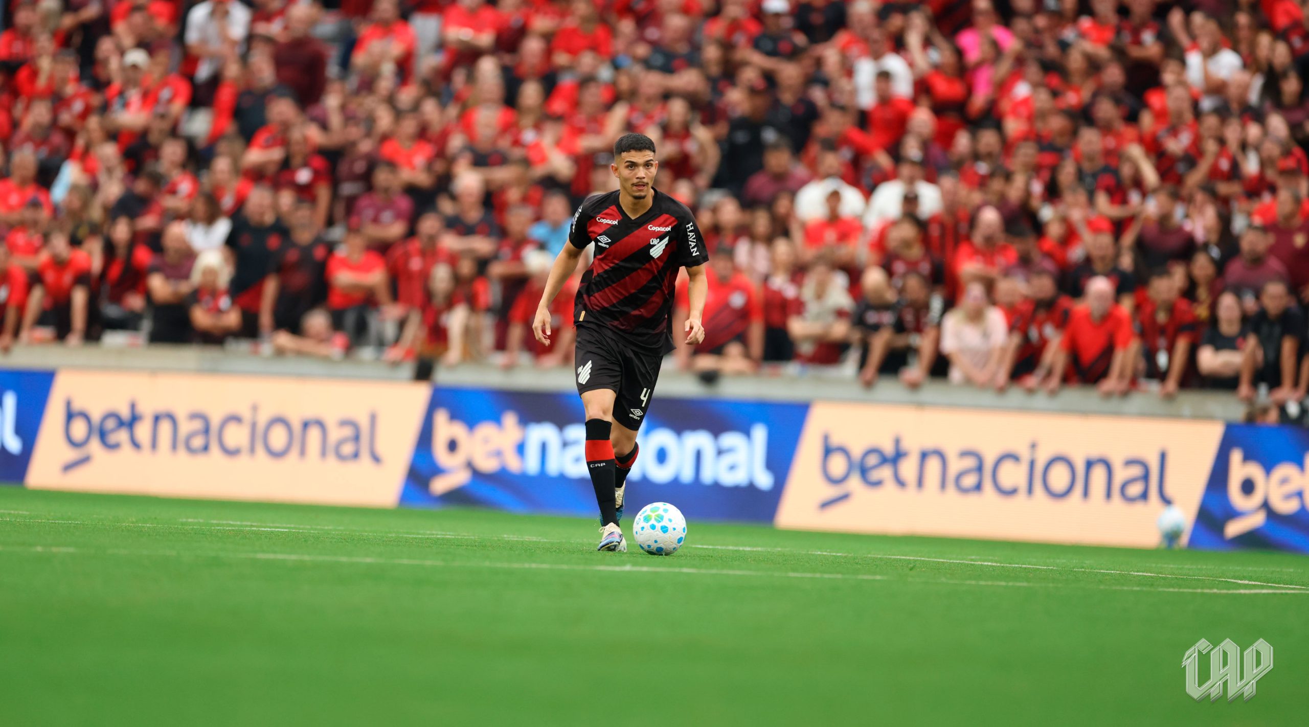 Quem é Arthur Dias, zagueiro do Athletico convocado para a Seleção