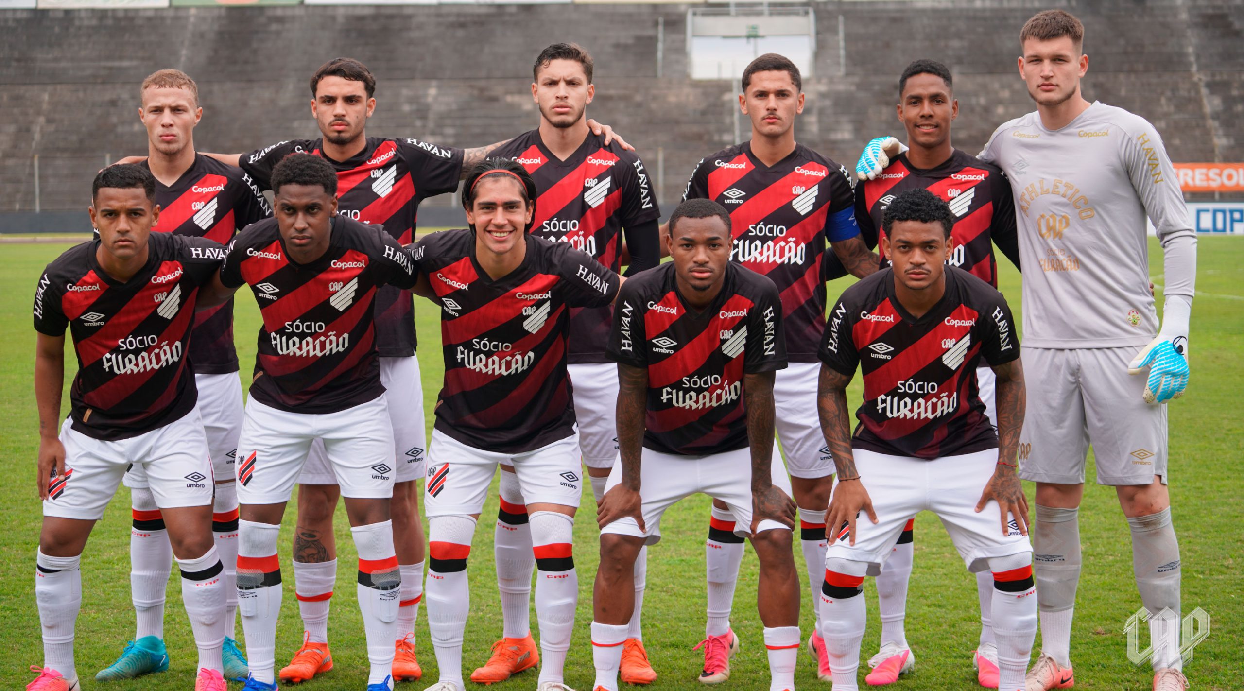 Léo Derik, condenado por estupro, volta a jogar pelo Athletico