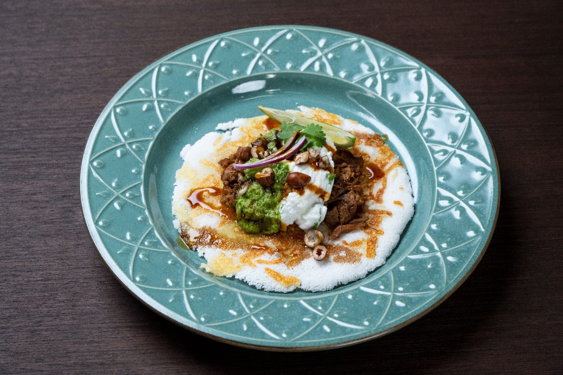 Taco sertanejo com ragu de cordeiro, sour cream, guacamole e pico de gallo | Band Receitas