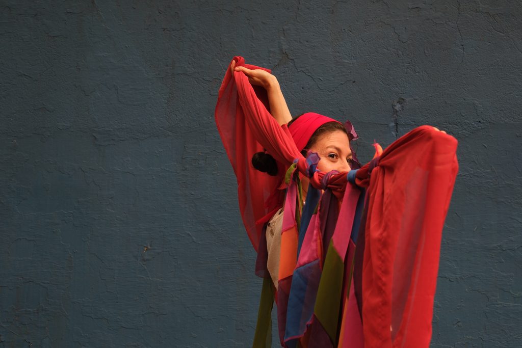 Artistas-educadoras Maria Kubrusly e Tali Alcalá comandam a atividade — Divulgação