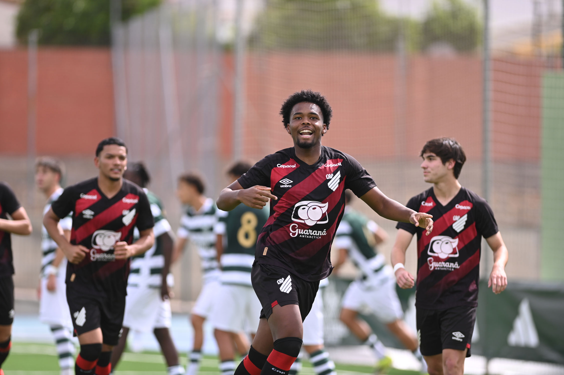 Athletico vence Sporting e avança à semifinal do Mundial juvenil