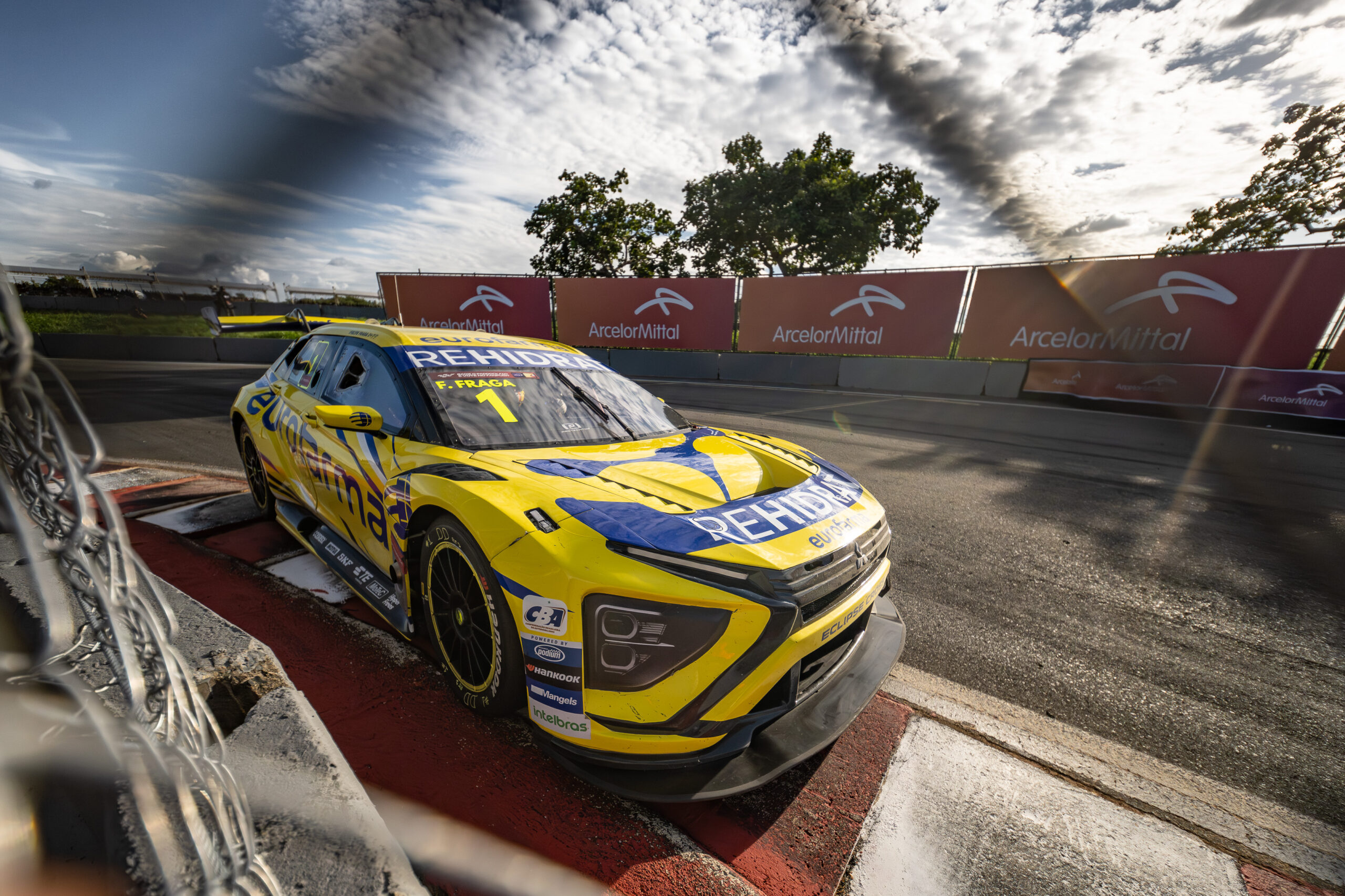 Stock Car chega a Brasília com Fraga líder e reforços na briga pelo título