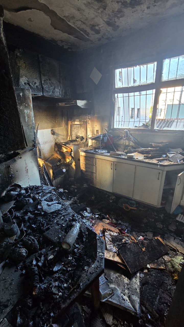 Apartamento pega fogo na região Oeste de BH e deixa móveis destruídos