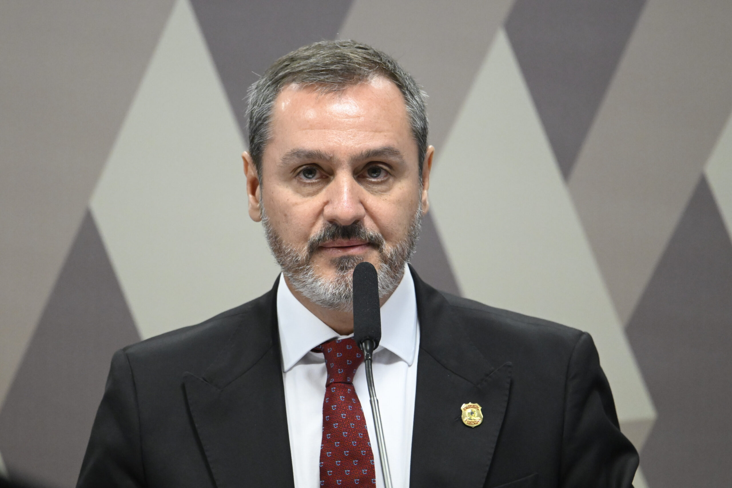 Flávio Dino atende recurso e reintegra Andrei Rodrigues como chefe da PF