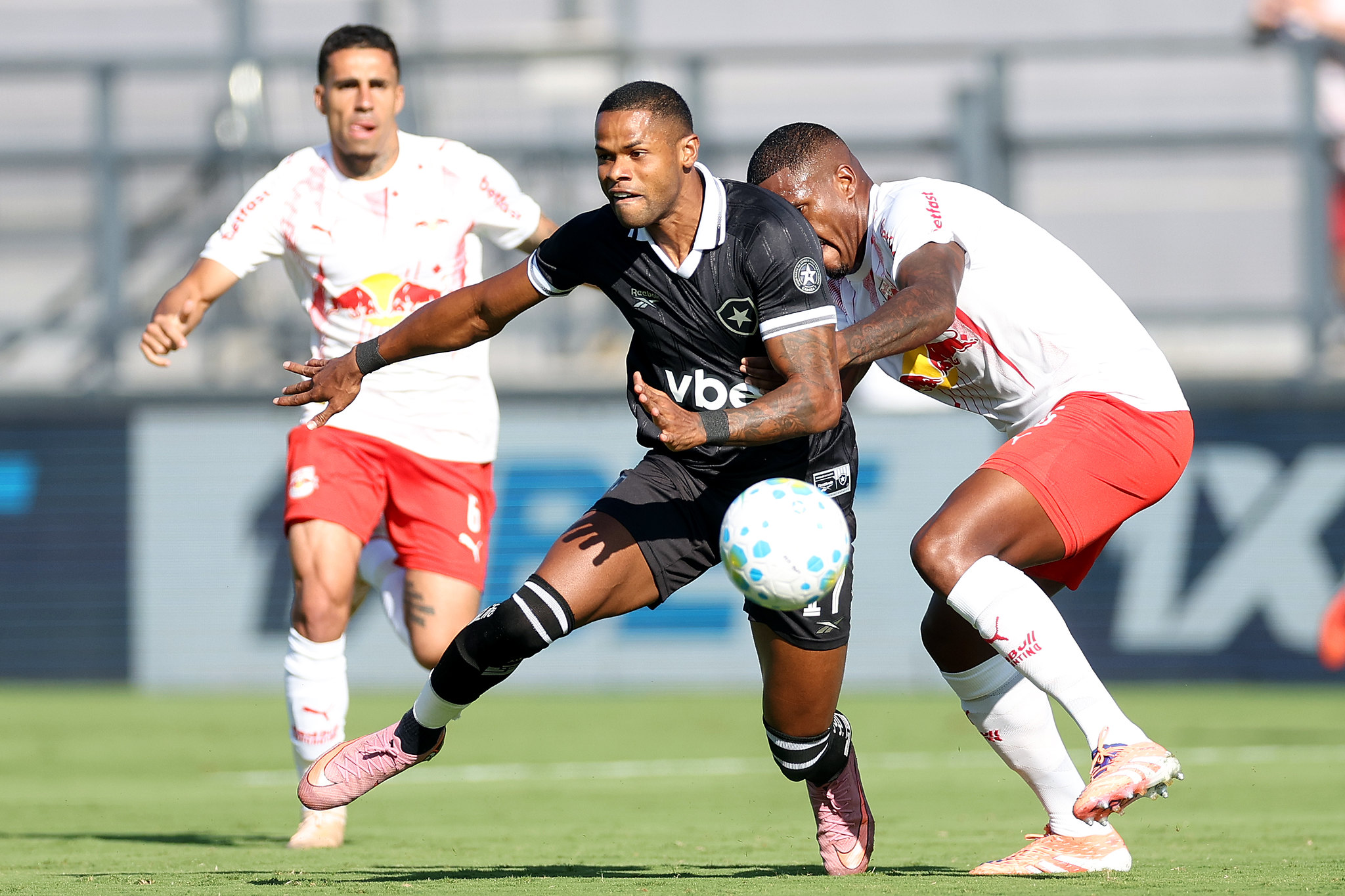 Botafogo x Bragantino: veja as escalações para o jogo pelo Brasileiro