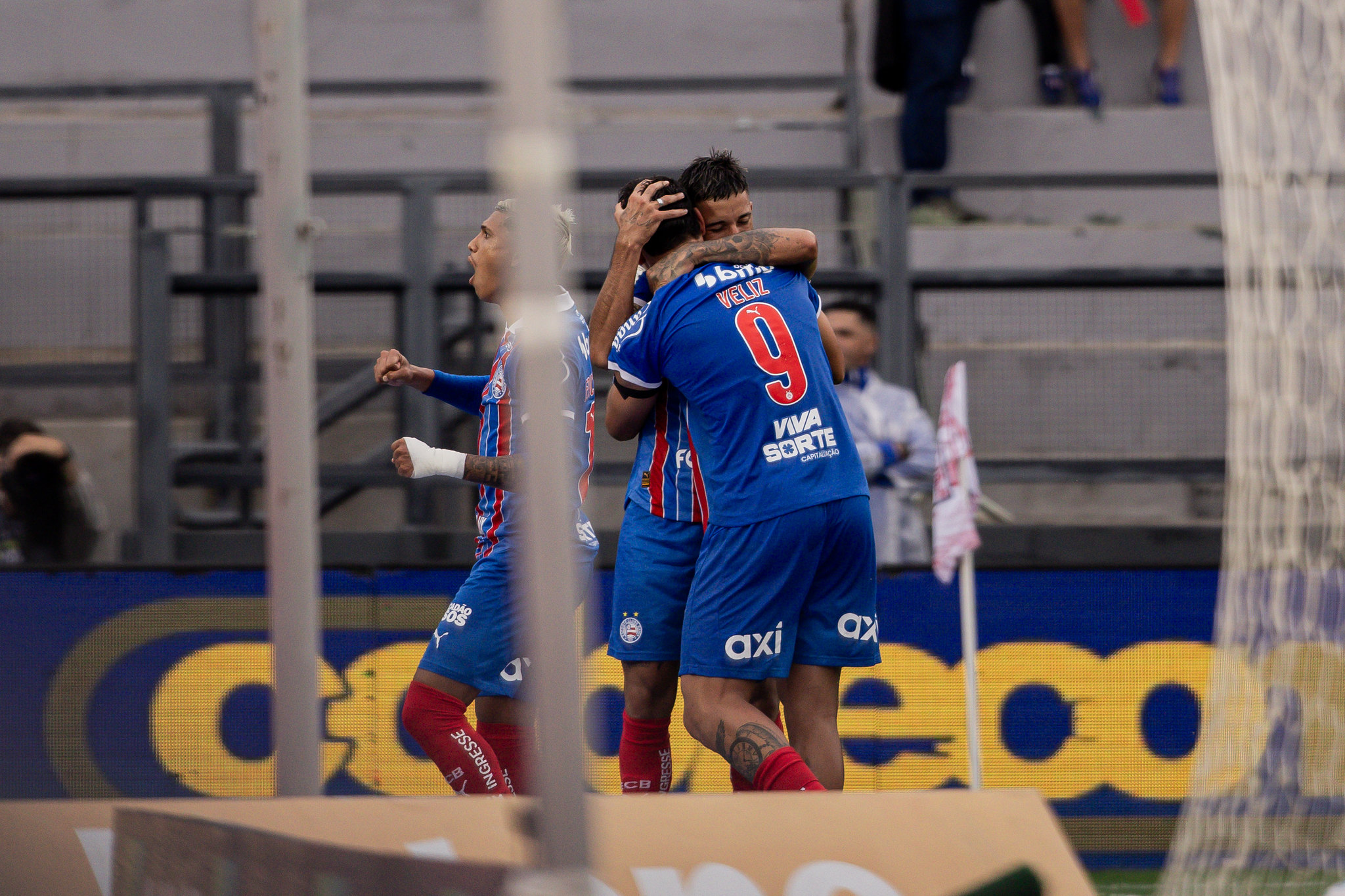 Em jogo agitado, Bahia bate RB Bragantino e chega a 10 jogos sem perder