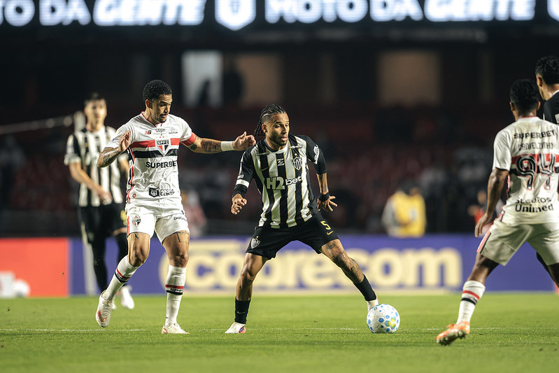 São Paulo vence o Atlético e se afasta do Z4 do Brasileirão