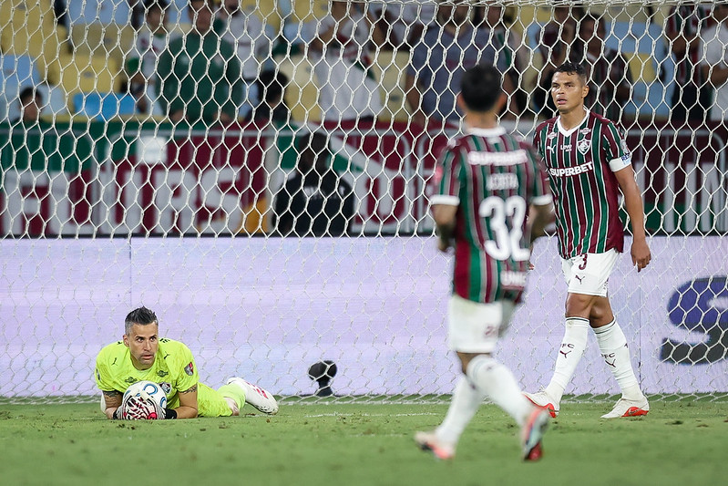 Thiago Silva desabafa sobre dores: “Estou à base de anti-inflamatório”