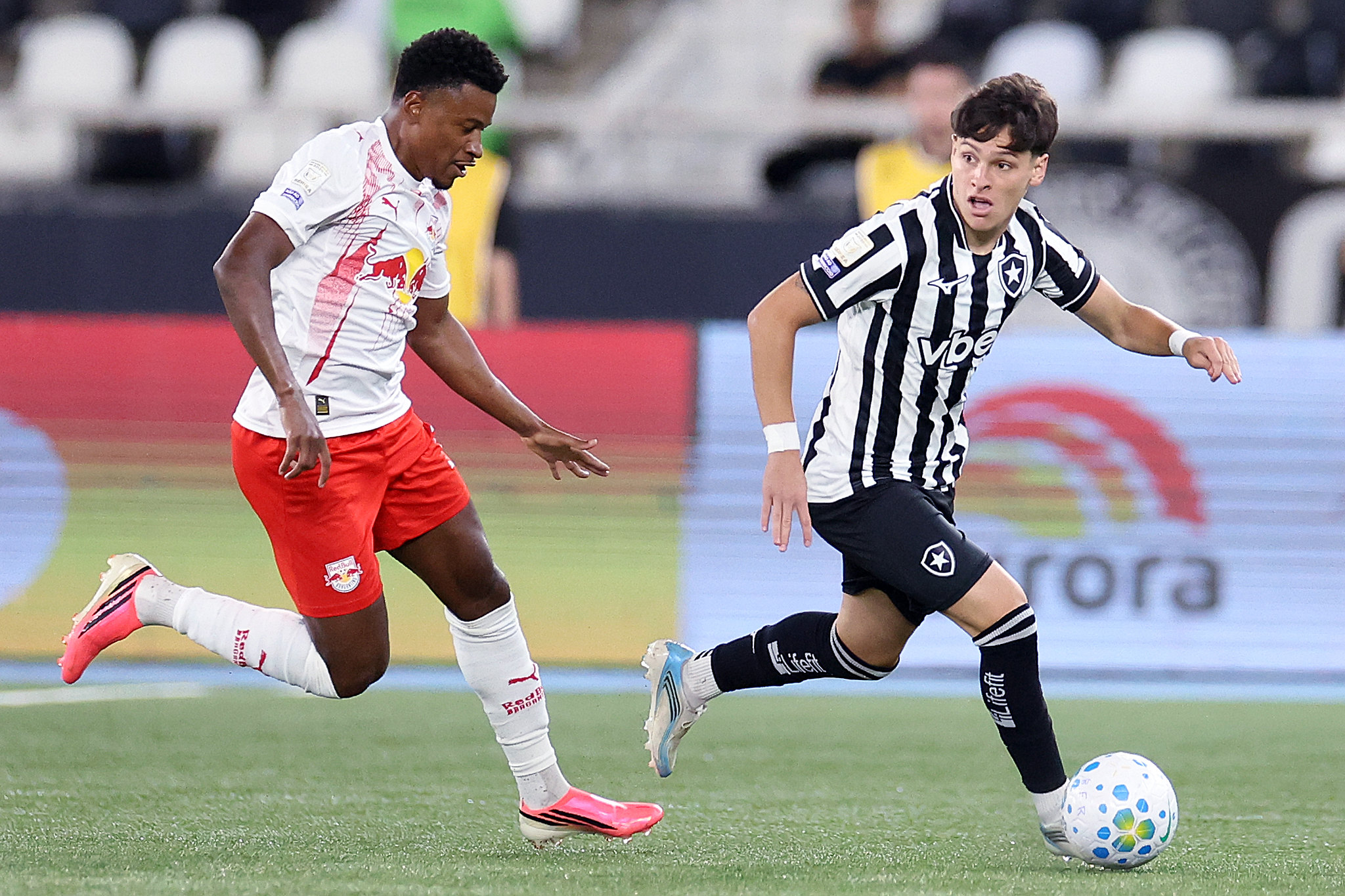 Botafogo busca empate com Bragantino, mas amarga sexto jogo sem vitória