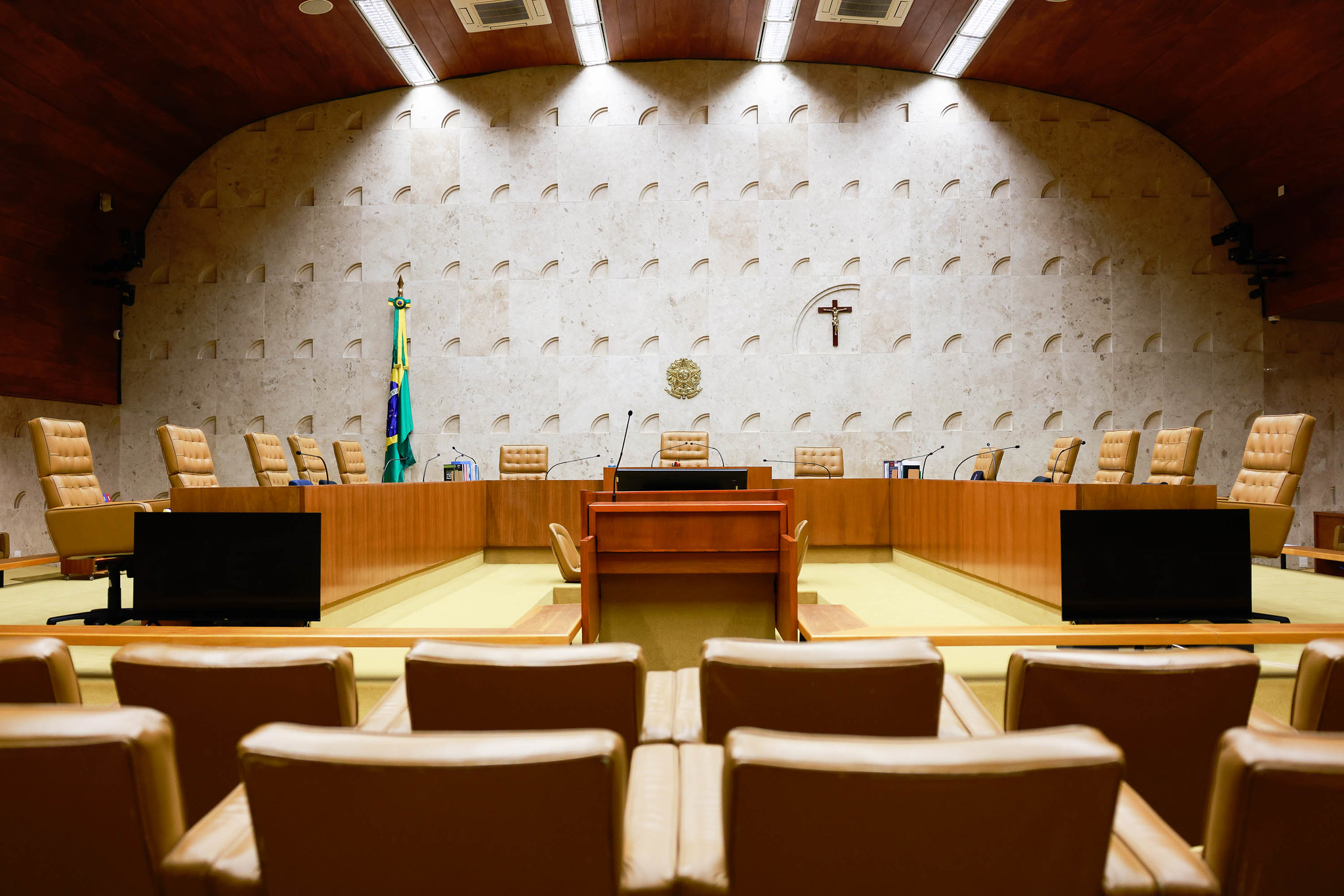 STF tem sessão esvaziada no dia seguinte a bate-bocas e acusações