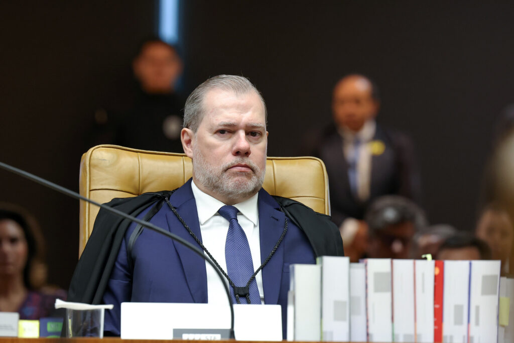 O ministro Dias Toffoli durante sessão plenária extraordinária do STF que julga mensagens entre Moraes e Vorcaro