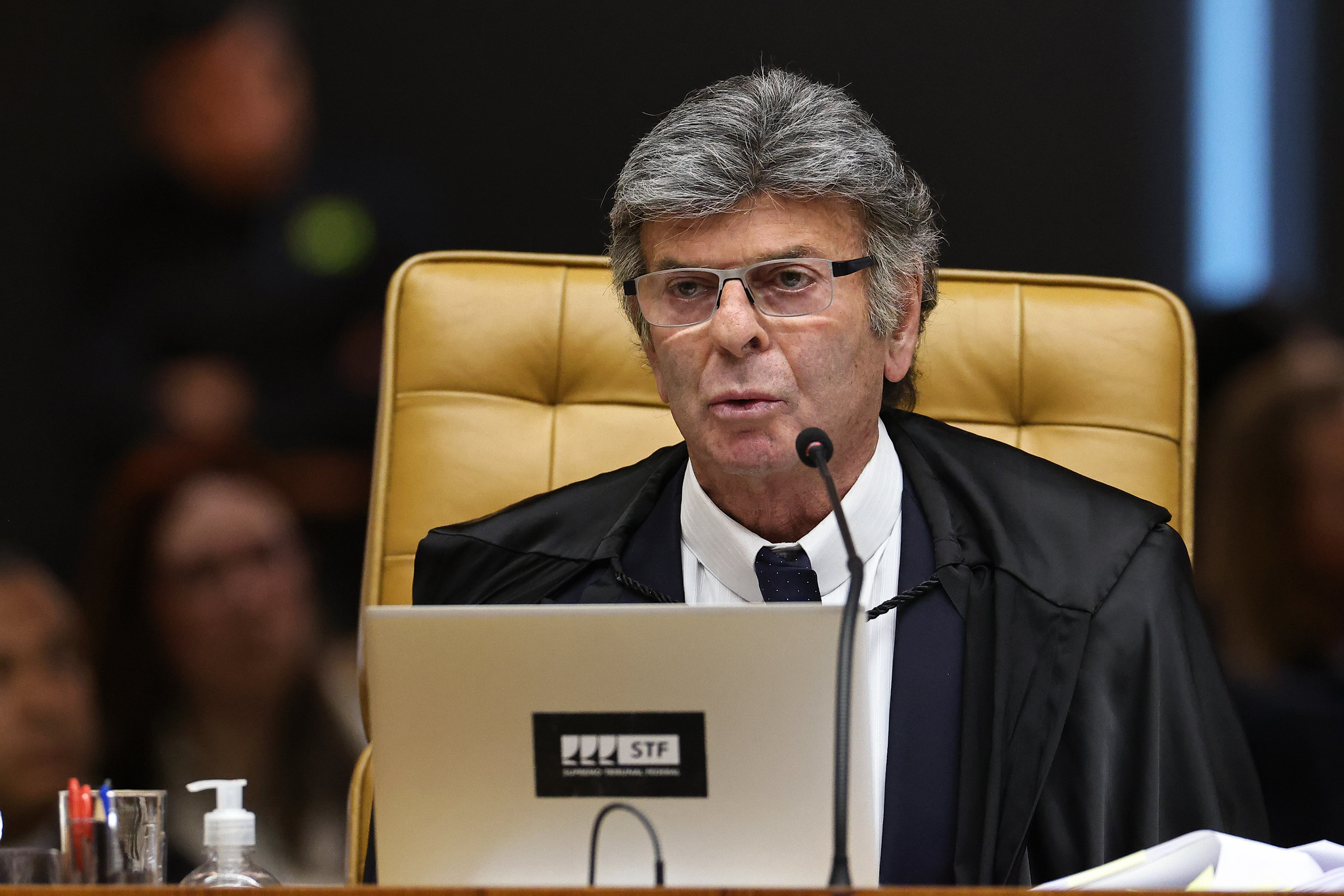 Fux dá prazo para Alcolumbre informar acesso de Lulinha e Vorcaro ao Senado