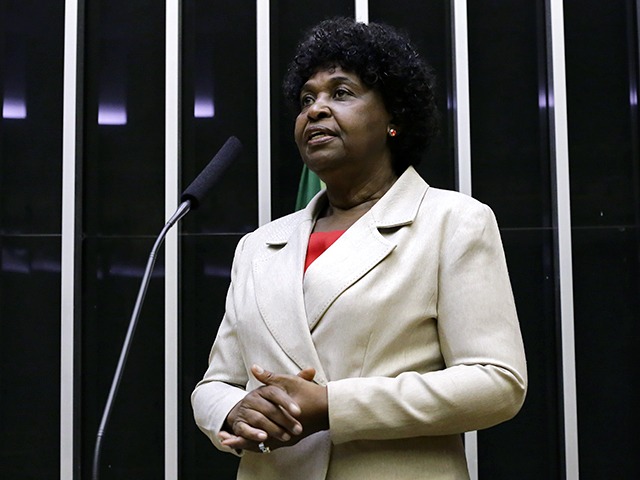 Benedita lidera pesquisa da Prefab para o Senado no Rio