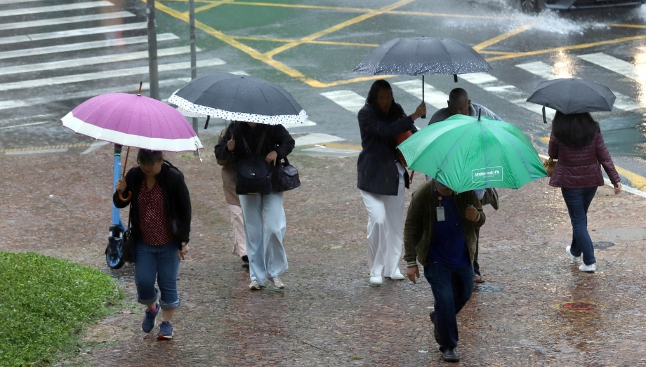 Chuva provoca 11 alagamentos e queda de muro em Campinas
