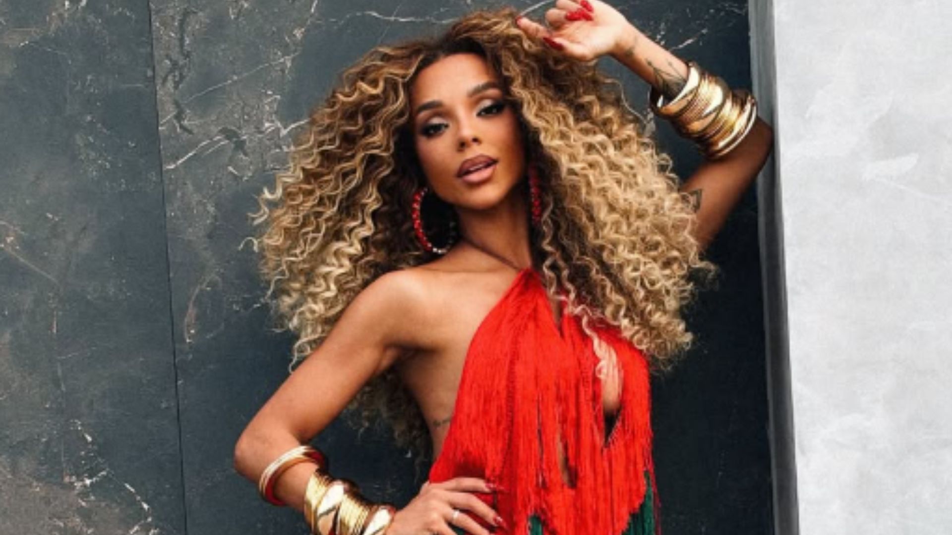 Musa da Grande Rio, esposa de Ludmilla afasta rumores de rixa com Anitta