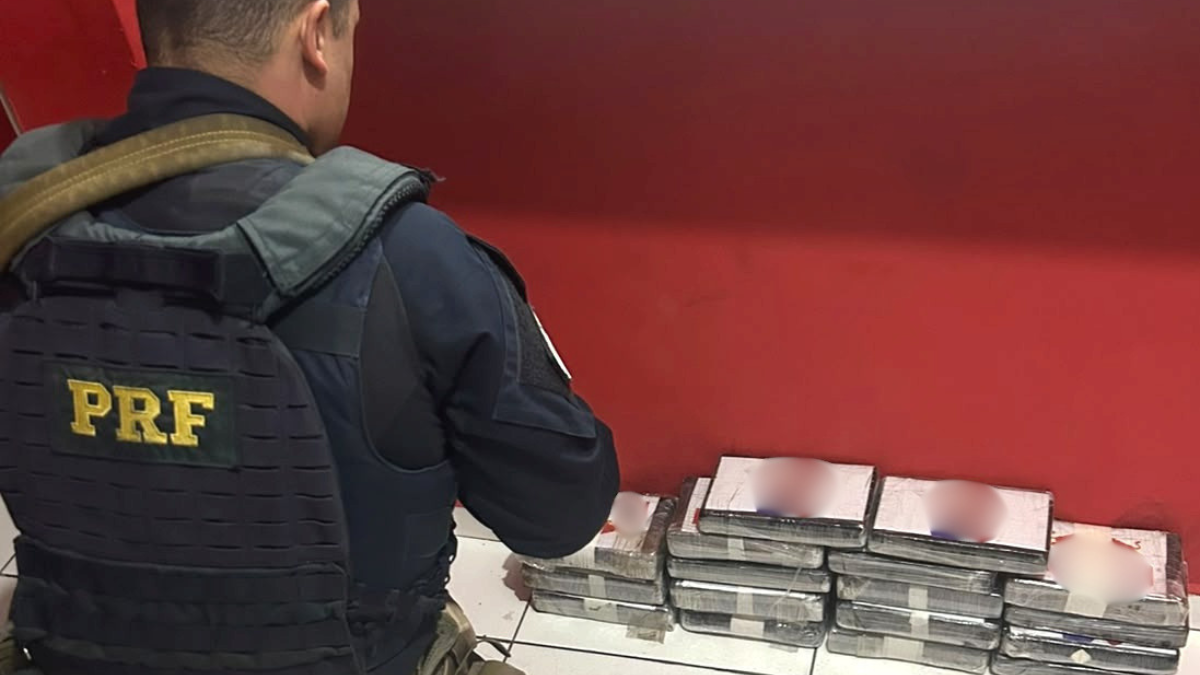 PRF apreende quase 20 kg de cocaína durante abordagem na Dutra em Cruzeiro