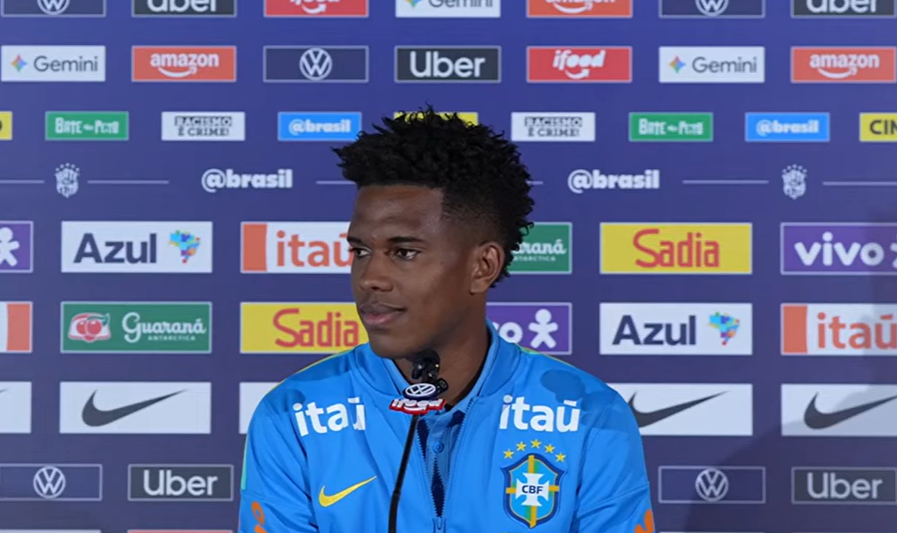 Estêvão responde sobre início de temporada na reserva do Chelsea