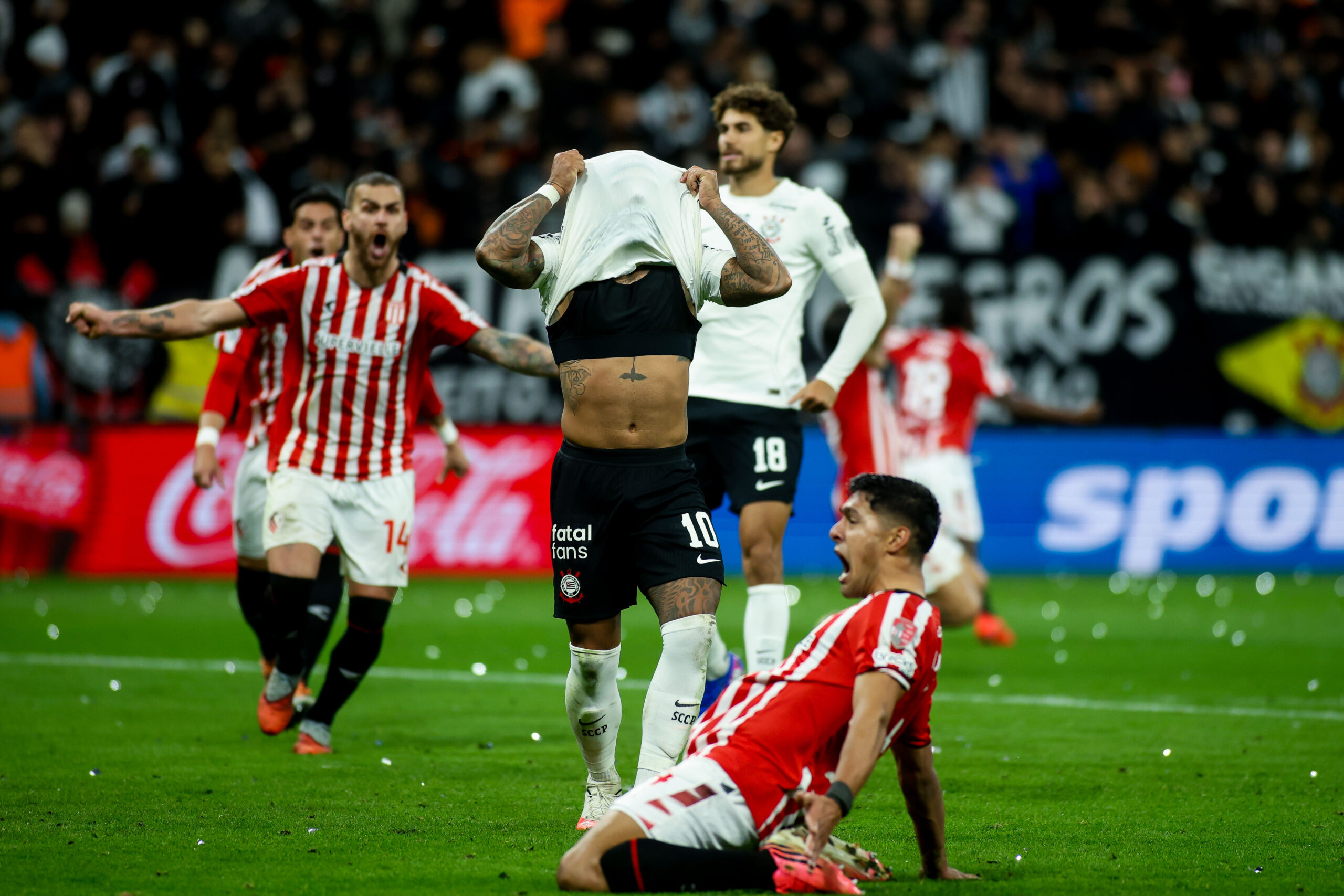 Pênalti perdido e golaço: melhores momentos de eliminação do Corinthians