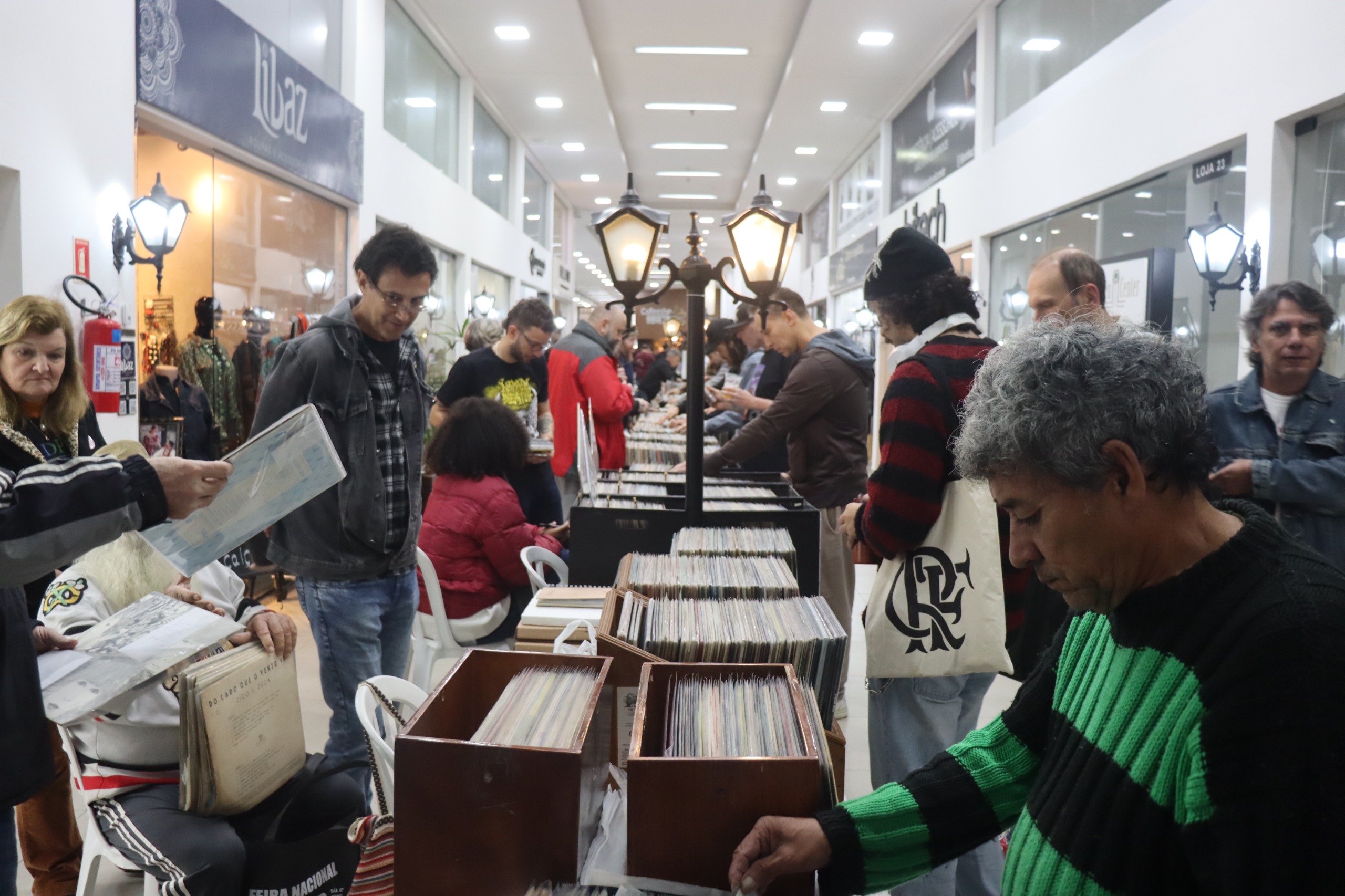 Feira em Curitiba reúne 30 mil discos, DJs e gastronomia neste sábado
